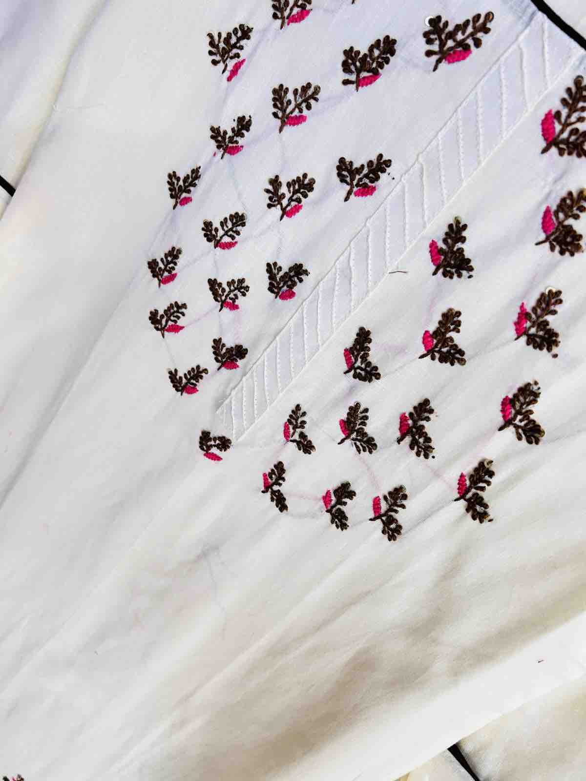 Aangan Boota Straight Kurta